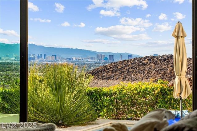 387 Solitude Peak Lane, Henderson, NV 89012