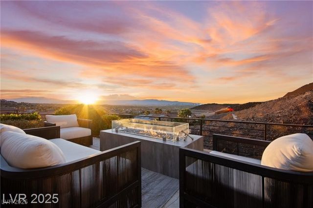 387 Solitude Peak Lane, Henderson, NV 89012