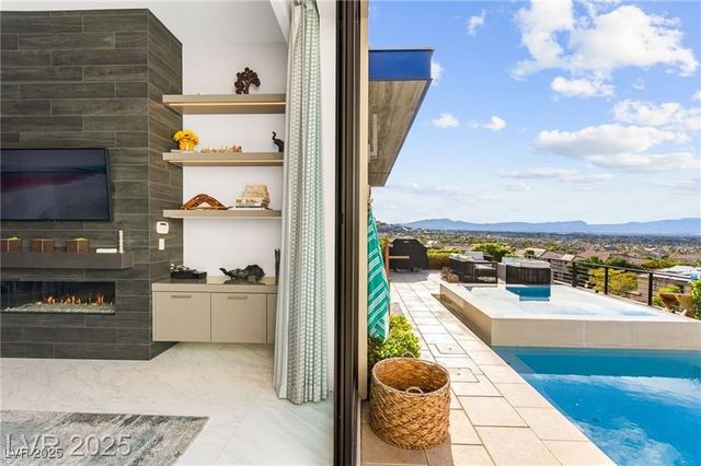 387 Solitude Peak Lane, Henderson, NV 89012