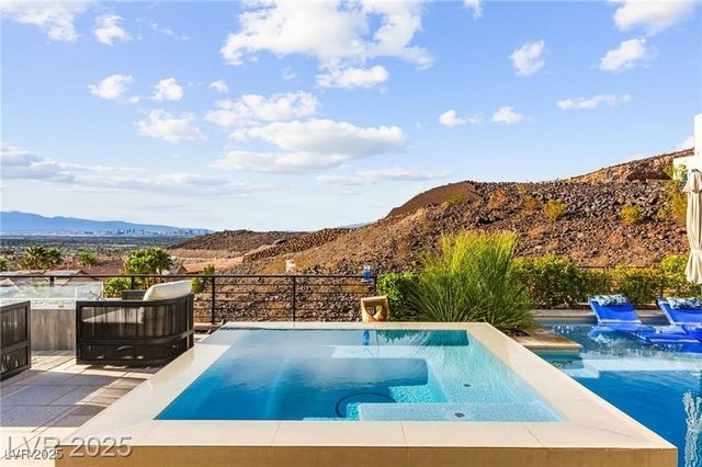 387 Solitude Peak Lane, Henderson, NV 89012