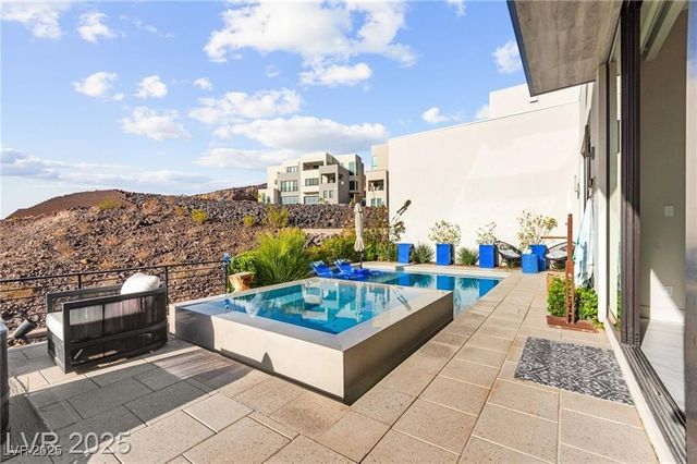 387 Solitude Peak Lane, Henderson, NV 89012