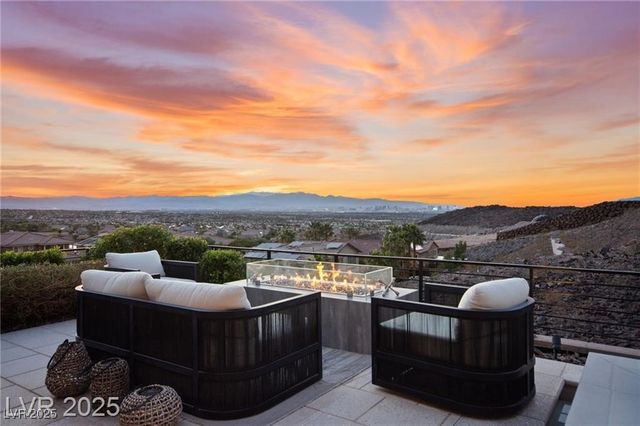 387 Solitude Peak Lane, Henderson, NV 89012