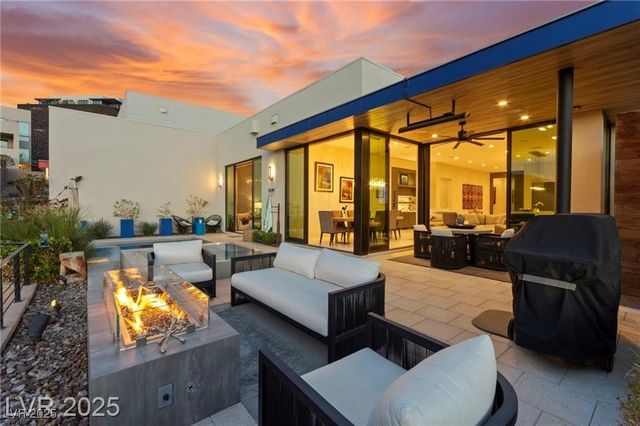 387 Solitude Peak Lane, Henderson, NV 89012