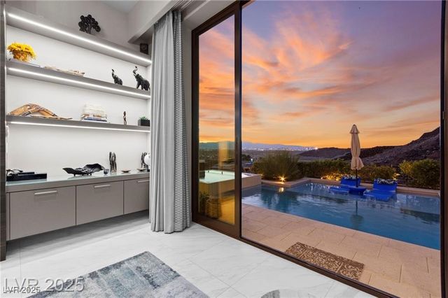 387 Solitude Peak Lane, Henderson, NV 89012