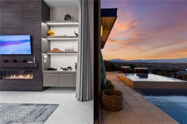 387 Solitude Peak Lane, Henderson, NV 89012