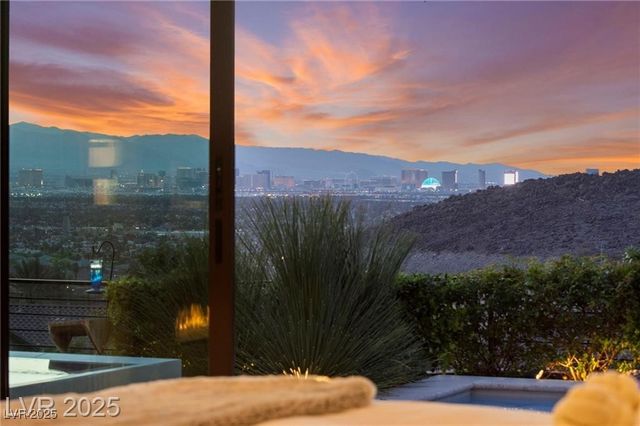 387 Solitude Peak Lane, Henderson, NV 89012