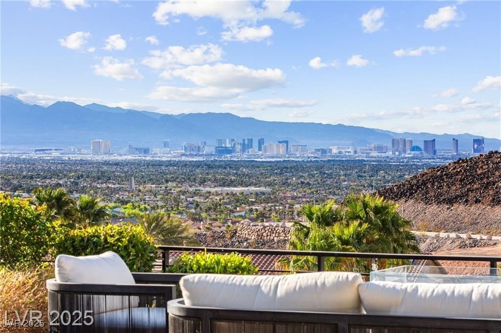 387 Solitude Peak Lane, Henderson, NV 89012