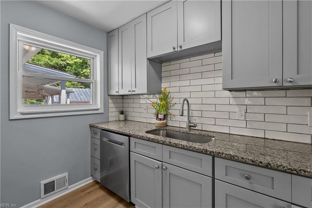 48 Cornwall TER, Hampton, VA 23666