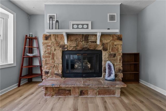 48 Cornwall TER, Hampton, VA 23666