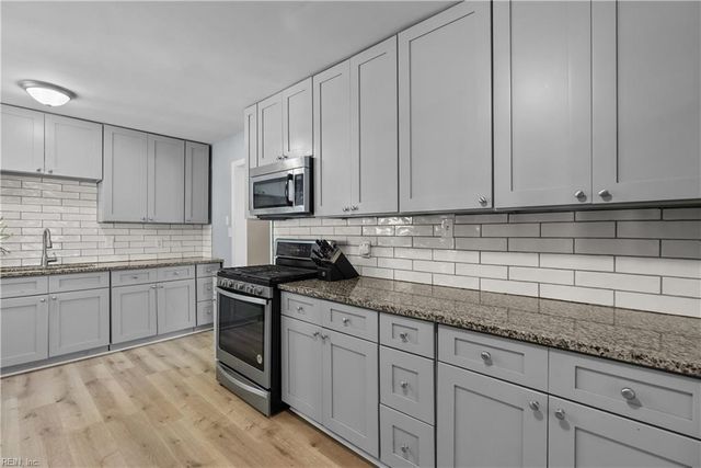 48 Cornwall TER, Hampton, VA 23666
