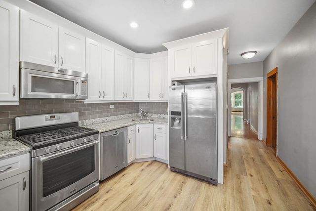 3130 W Wilson Avenue, Chicago, IL 60625