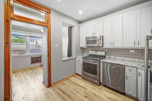 3130 W Wilson Avenue, Chicago, IL 60625