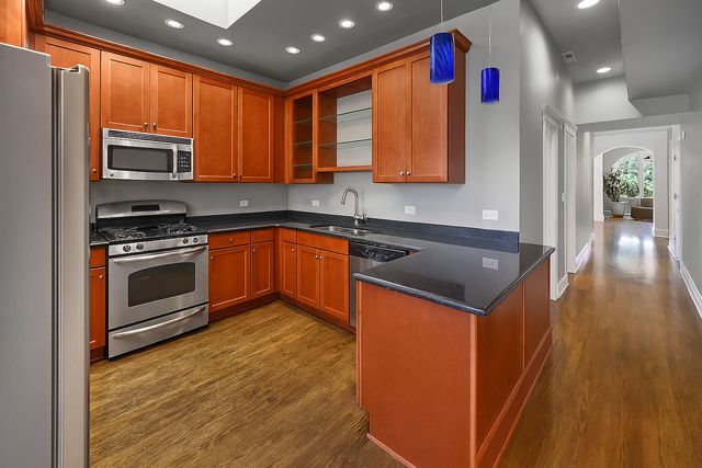 3130 W Wilson Avenue, Chicago, IL 60625
