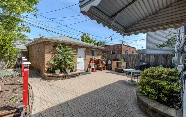 3130 W Wilson Avenue, Chicago, IL 60625