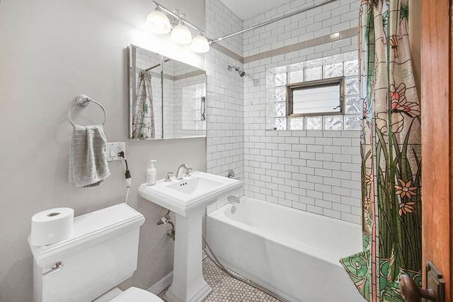 3130 W Wilson Avenue, Chicago, IL 60625