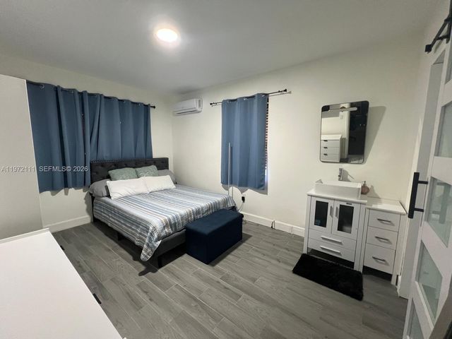 1430 NE 149th St, Miami, FL 33161