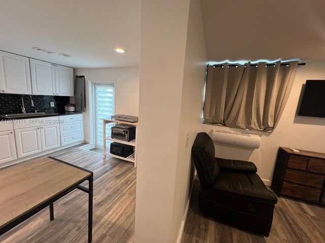 1430 NE 149th St, Miami, FL 33161