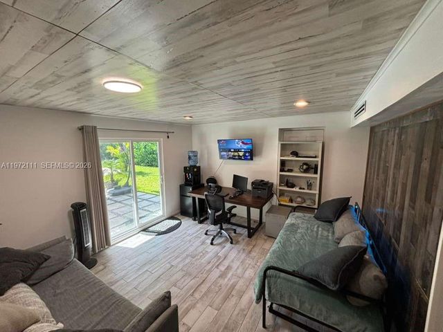 1430 NE 149th St, Miami, FL 33161