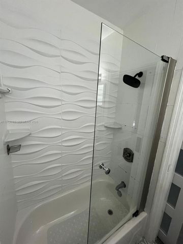 1430 NE 149th St, Miami, FL 33161