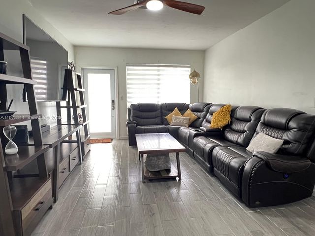 1430 NE 149th St, Miami, FL 33161