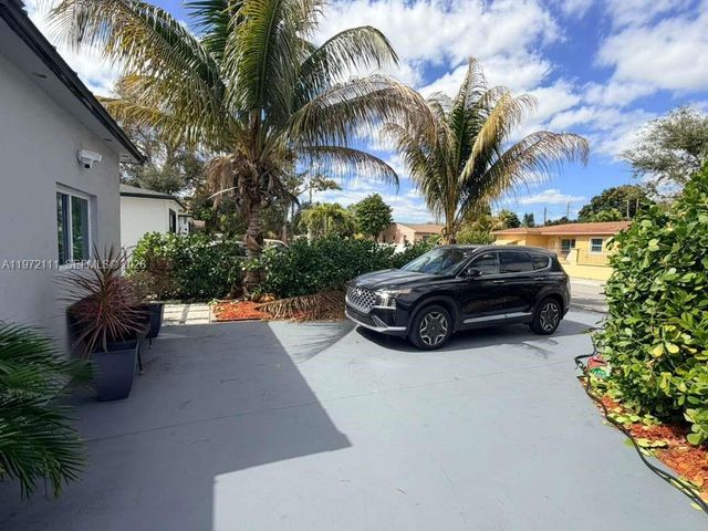 1430 NE 149th St, Miami, FL 33161