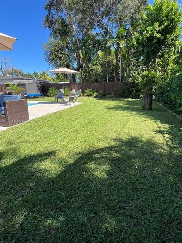 1430 NE 149th St, Miami, FL 33161