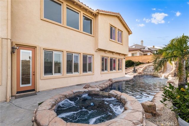 8226 Soft Winds, Corona, CA 92883