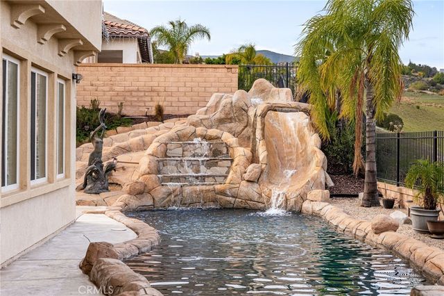 8226 Soft Winds, Corona, CA 92883