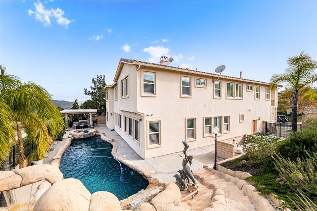 8226 Soft Winds, Corona, CA 92883