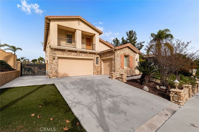 8226 Soft Winds, Corona, CA 92883