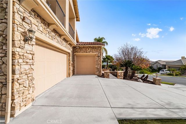 8226 Soft Winds, Corona, CA 92883