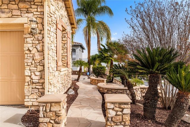 8226 Soft Winds, Corona, CA 92883