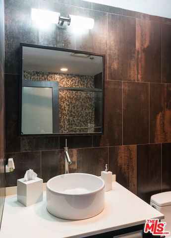 8312 Beverly Boulevard 204, Los Angeles, CA 90048