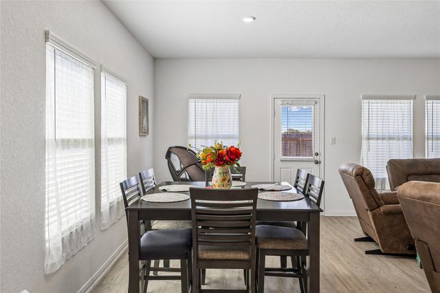 5801 Musquiz RDG, Seguin, TX 78155