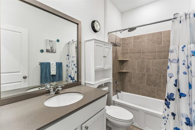 5801 Musquiz RDG, Seguin, TX 78155