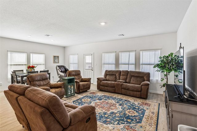5801 Musquiz RDG, Seguin, TX 78155