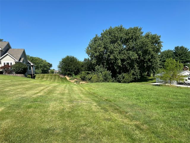 6806 NW 98th Street, Johnston, IA 50131