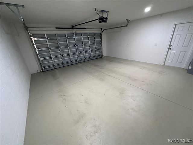 2854 W Edison Place, Citrus Springs, FL 34433