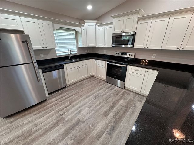 2854 W Edison Place, Citrus Springs, FL 34433