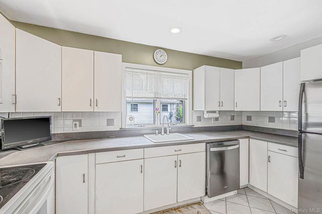 35 E 6th Street, Patchogue, NY 11772