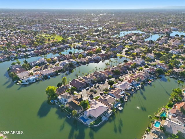 2011 E CLIPPER Lane, Gilbert, AZ 85234