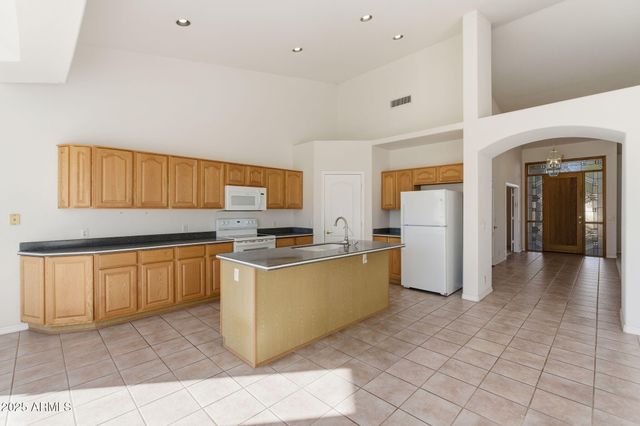 2011 E CLIPPER Lane, Gilbert, AZ 85234
