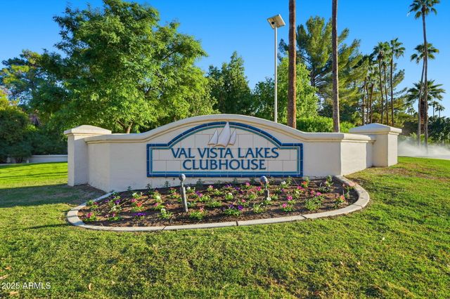 2011 E CLIPPER Lane, Gilbert, AZ 85234