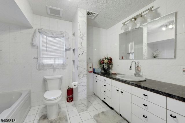 4 Highfield Ct, Wayne Twp., NJ 07470