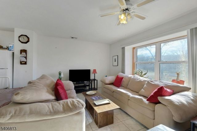 4 Highfield Ct, Wayne Twp., NJ 07470