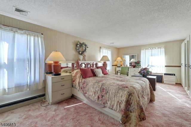 4 Highfield Ct, Wayne Twp., NJ 07470