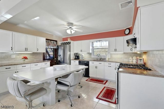 4 Highfield Ct, Wayne Twp., NJ 07470