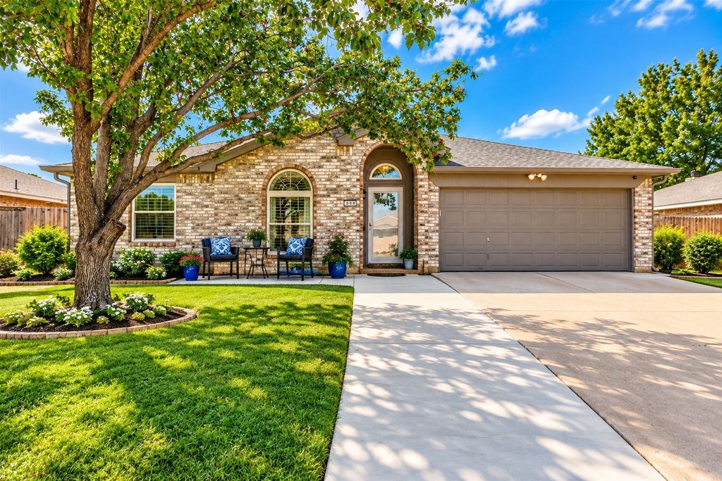 308 Candlestick Trail, Saginaw, TX 76179 — exterior