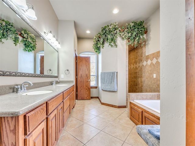 3832 Carrington Lane, Norman, OK 73072