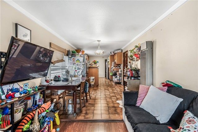 953 Hollins, Los Angeles, CA 90023